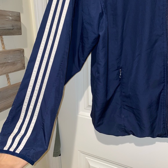 Vintage Adidas track wind breaker. Light! Just bought recently from vintage shop - Picture 5 of 12